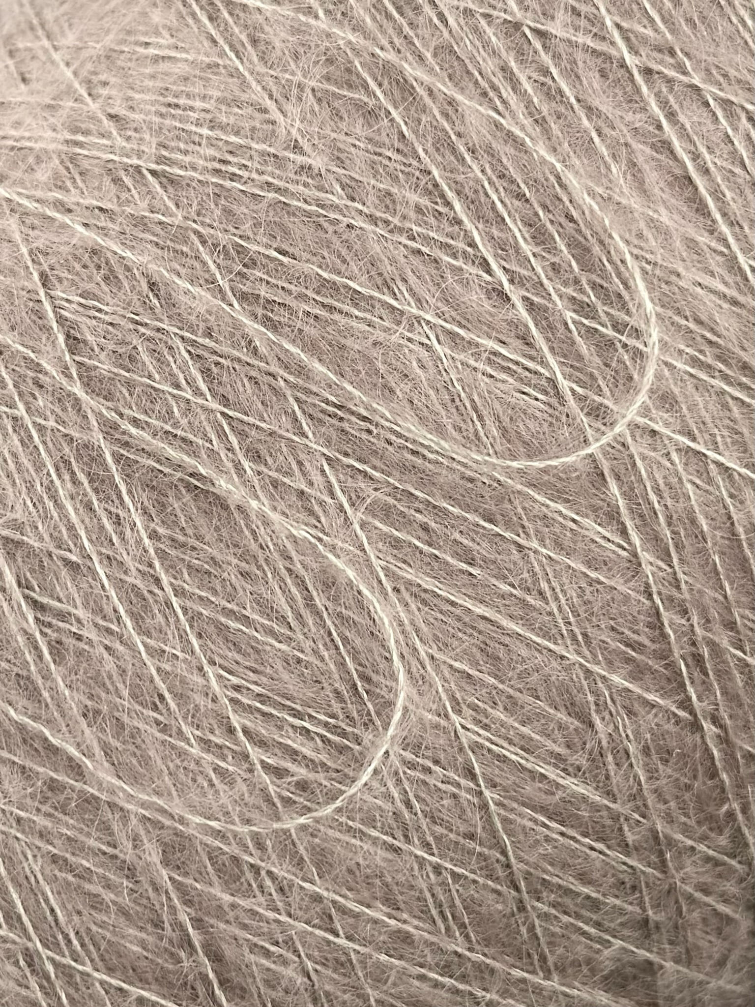 Royal Kid Silk Nm 9000 – Fil en Super Kid Mohair et soie col. Taupe clair. | Zimpfer Wolle Selezione